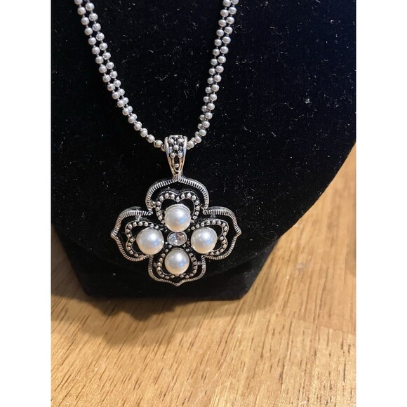 Premier Designs Flower Pendant Necklace Silver Tone Faux Pearl - Picture 2 of 3